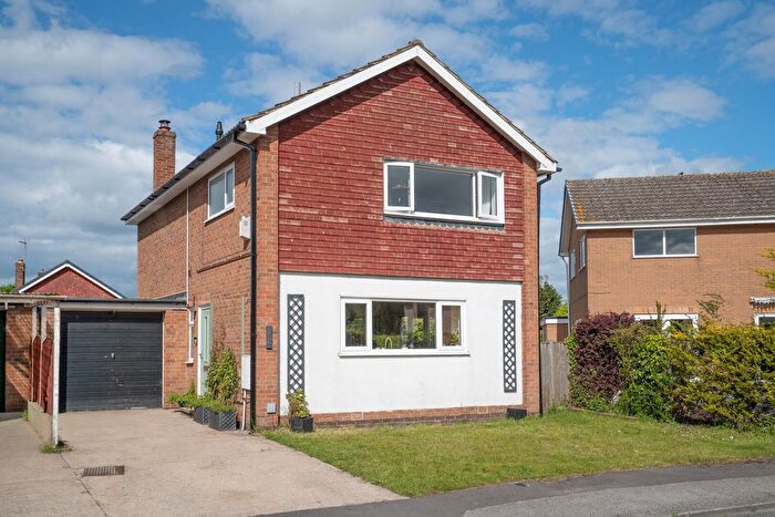 3 Bedroom Link Detached House For Sale In Mount Park, Riccall, York, YO19