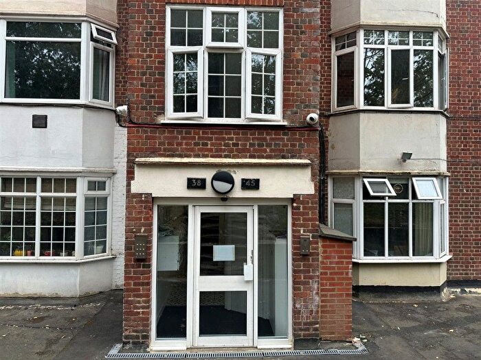 3 Bedroom Flat For Sale In Finchley Road, London, NW3