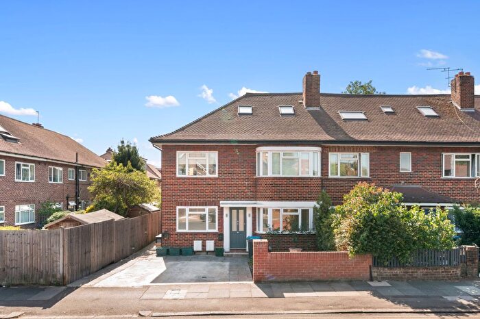 2 Bedroom Flat For Sale In Toynbee Road, Wimbledon, London, SW20