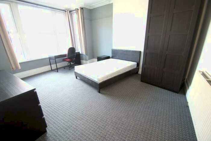 6 Bedroom Terraced House To Rent In Lucas Place, Woodhouse, Leeds, LS6