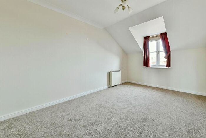 2 Bedroom Retirement Property For Sale In Paynes Park, Hitchin, SG5