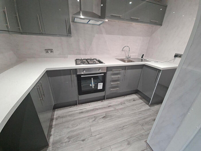 2 Bedroom House To Rent In Shadwell Lane, Leeds, LS17