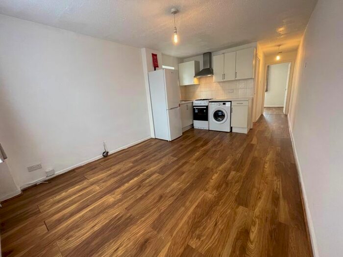 1 Bedroom Maisonette To Rent In Buckingham Road, Canons Park, Edgware, HA8