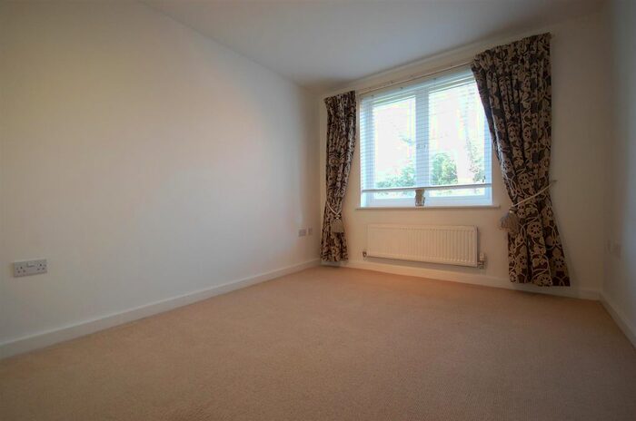 1 Bedroom Flat To Rent In Hercies Road, Hillingdon, Middlesex, UB10