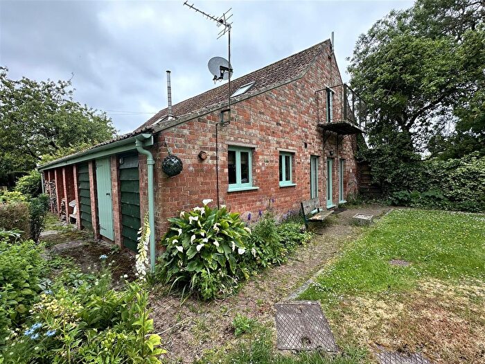 1 Bedroom Flat To Rent In Stathe Road, Burrowbridge, Bridgwater, TA7