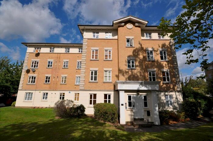 2 Bedroom Flat To Rent In Monkwood Close, Gidea Park, Romford, RM1