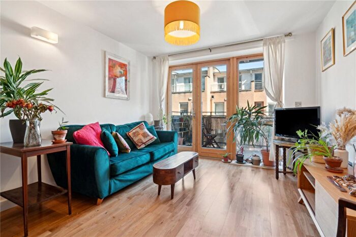 2 Bedroom Flat For Sale In Ramsgate Street, London, E8