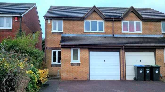 3 Bedroom Semi-Detached House To Rent In Leigh Hunt Drive, Southgate, N14