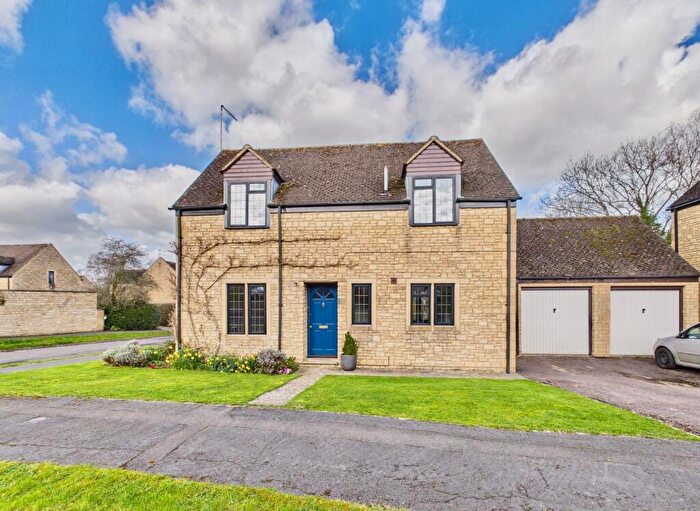 3 Bedroom Detached House For Sale In Sinnels Field, Shipton-under-Wychwood, OX7