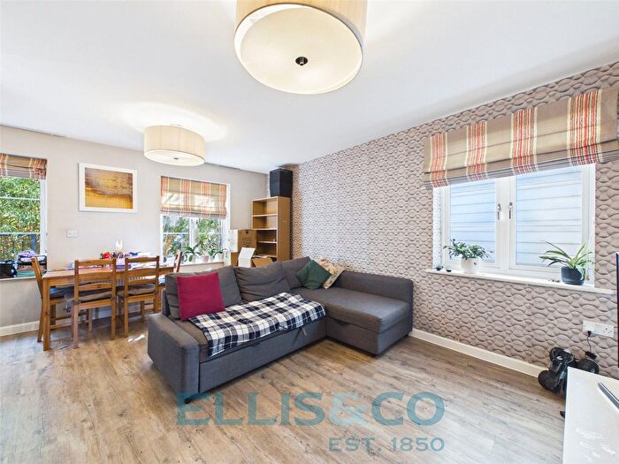 2 Bedroom Flat To Rent In Redbud Road, Tonbridge, Kent, TN9