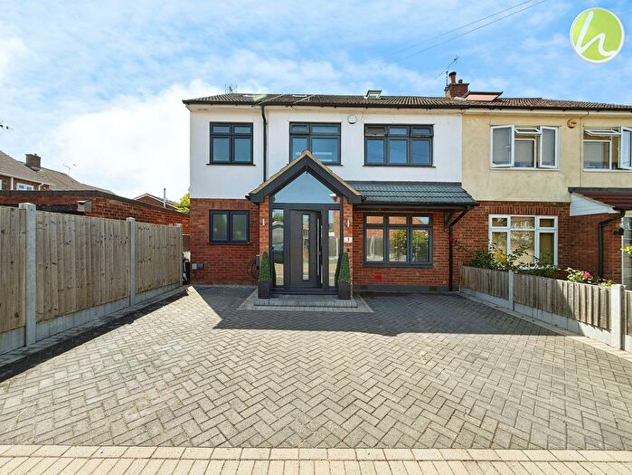 4 Bedroom Semi-Detached House For Sale In Francis Close, Horndon-On-The-Hill, SS17