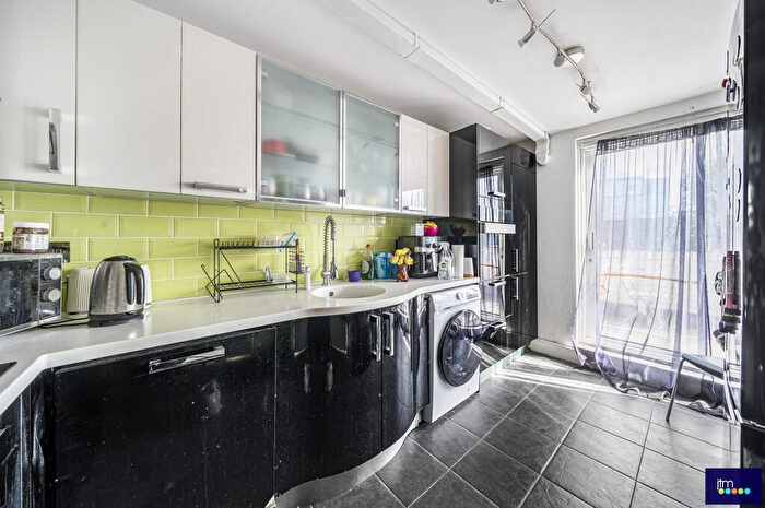 2 Bedroom Flat To Rent In Salisbury Walk, N19