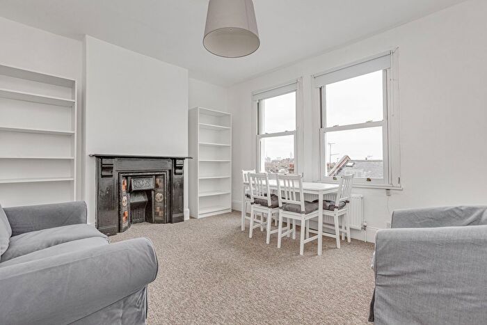 2 Bedroom Flat To Rent In Theatre Street, The Shaftesbury Estate, SW11