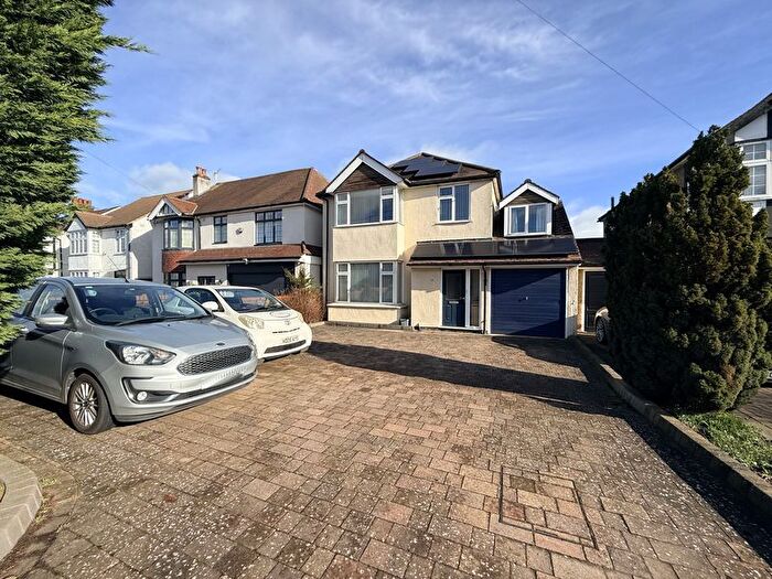 4 Bedroom Property For Sale In Southgate Road, Potters Bar, EN6