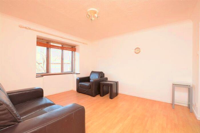 1 Bedroom Flat To Rent In Bruce Close, Slough, SL1