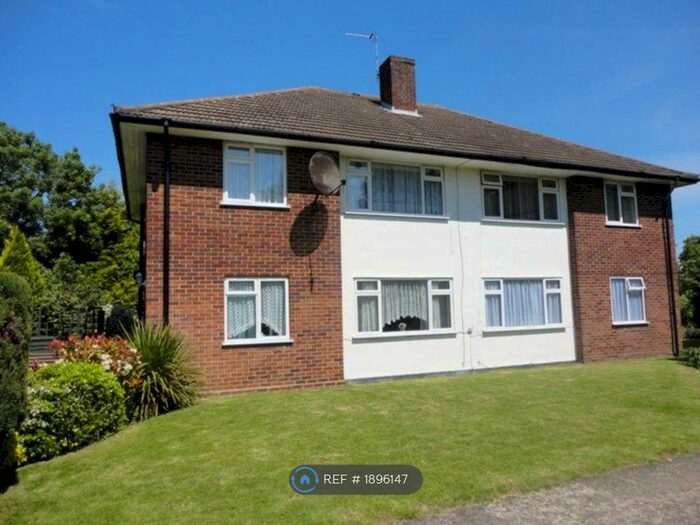 3 Bedroom Maisonette To Rent In Red Lion Close, Orpington, BR5