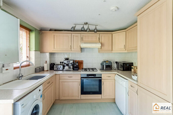 3 Bedroom End Of Terrace House For Sale In Chamfron Gardens, Stirling, FK7