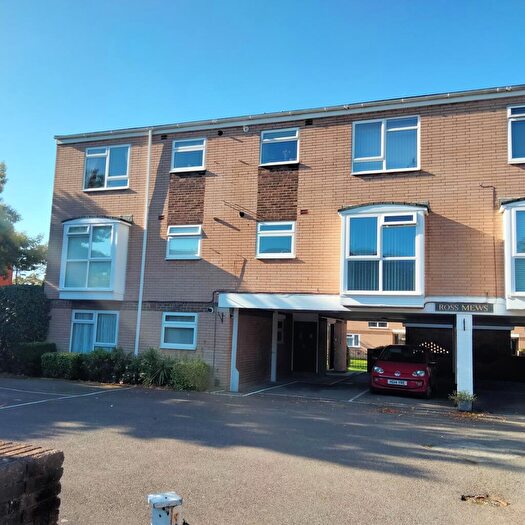 2 Bedroom Flat To Rent In Ross Mews, Victoria Road, Netley Abbey, SO31