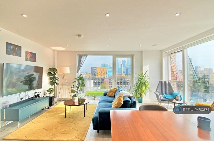 3 Bedroom Flat To Rent In Thomas Road, London, E14