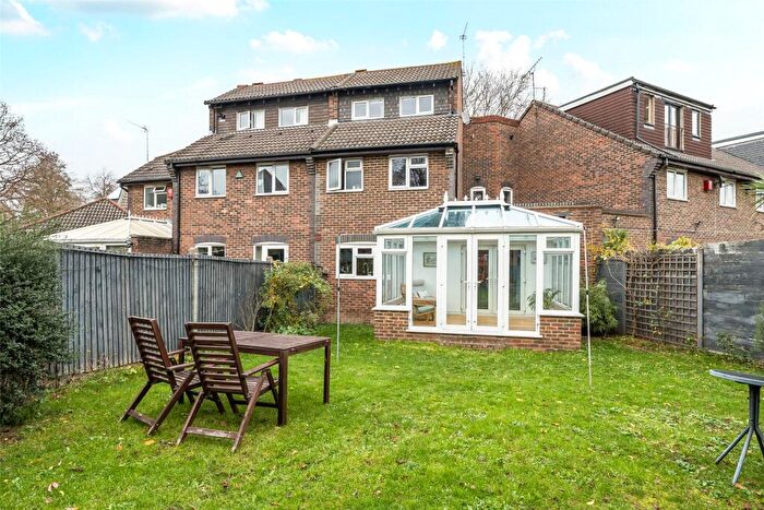 3 Bedroom Terraced House For Sale In Greenacre Square, Rotherhithe, SE16