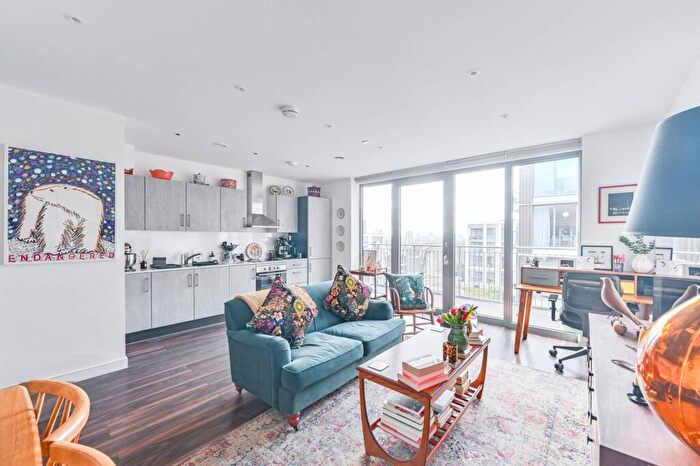 1 Bedroom Flat For Sale In Elmbridge House, Battersea, Greater London, SW11