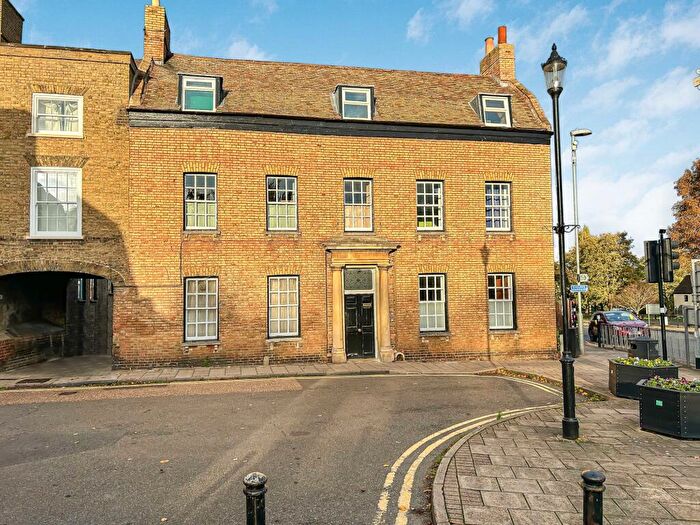 1 Bedroom Flat For Sale In High Street, Huntingdon, Cambridgeshire., PE29