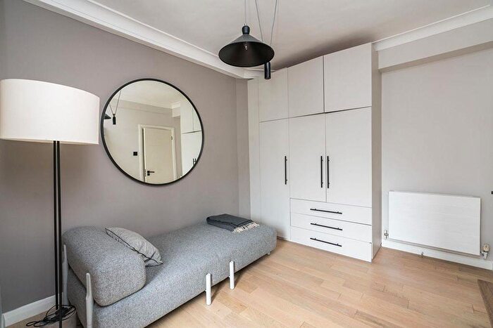 2 Bedroom Apartment To Rent In Gloucester Place, Marylebone, London, NW1