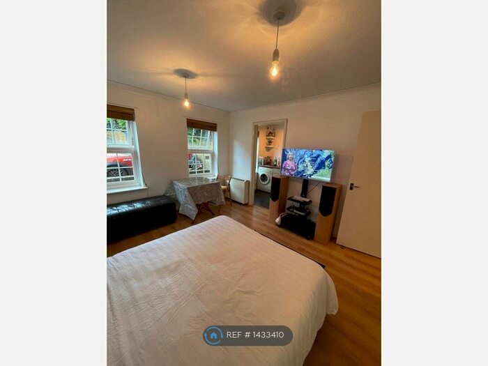 1 Bedroom Flat To Rent In West Wycombe Road, High Wycombe, HP11