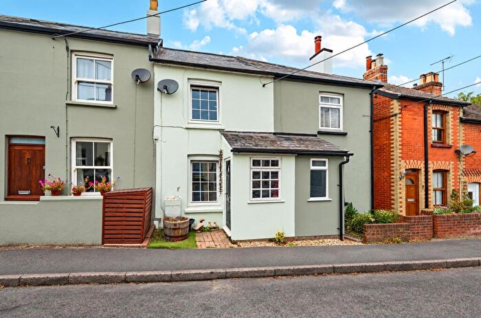 3 Bedroom Terraced House For Sale In Vicarage Road, Alton, Hampshire, GU34