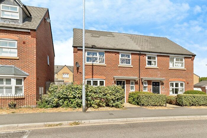 4 Bedroom Semi-Detached House For Sale In Fishers Green Road, Stevenage, SG1