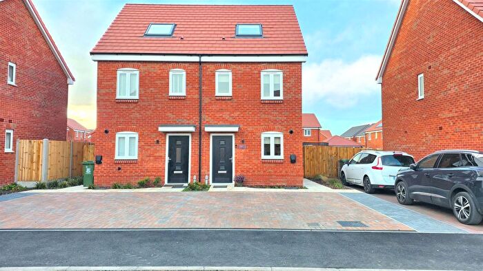 3 Bedroom Semi Detached House For Sale In Wiltshire Drive, Bradwell, NR31