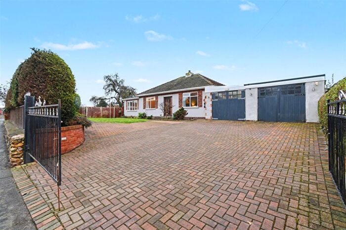4 Bedroom Bungalow For Sale In High Street, Broughton, Brigg, DN20