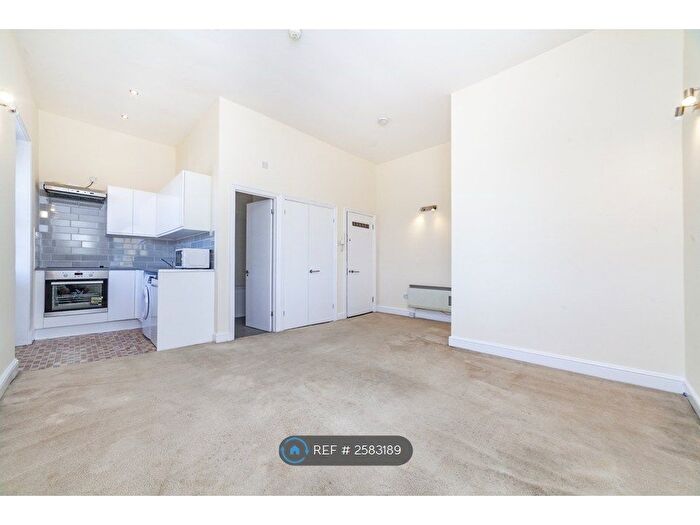 Studio To Rent In North Road, London, N7