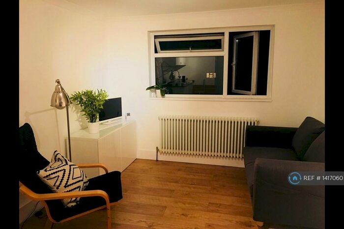 3 Bedroom Flat To Rent In Stratford, London, E15