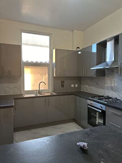 4 Bedroom Flat To Rent In Churchfield Road, London, W3