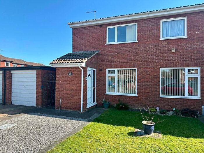 3 Bedroom Semi-Detached House For Sale In Gill Crescent, Taunton, TA1