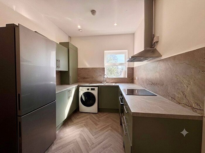 3 Bedroom Flat To Rent In Uxbridge Road, Hillingdon, UB10