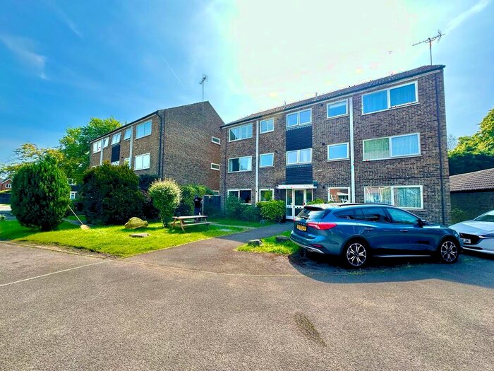 2 Bedroom Flat To Rent In Henley Drive, Frimley Green, Camberley, GU16