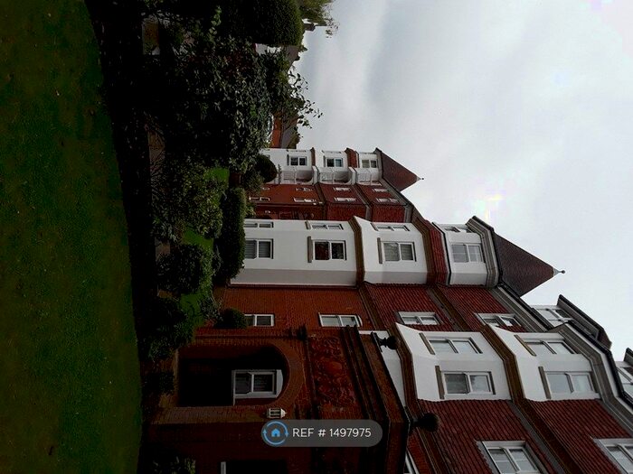 2 Bedroom Flat To Rent In Eversley Court, Eastbourne, BN21