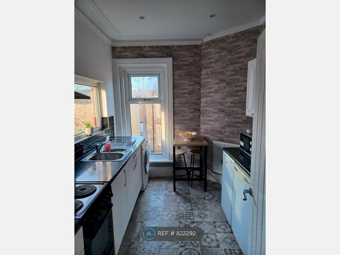 2 Bedroom Flat To Rent In Morecambe, Morecambe, LA4