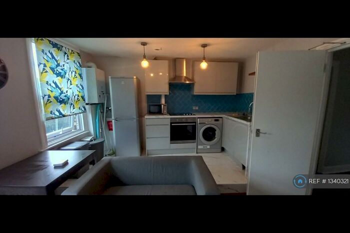 2 Bedroom Flat To Rent In Kingsland Road, London, E2