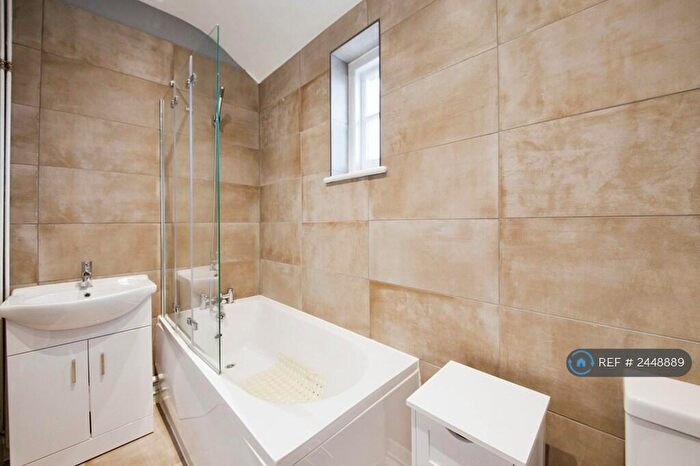 2 Bedroom Flat To Rent In Fortis Green, London, N10