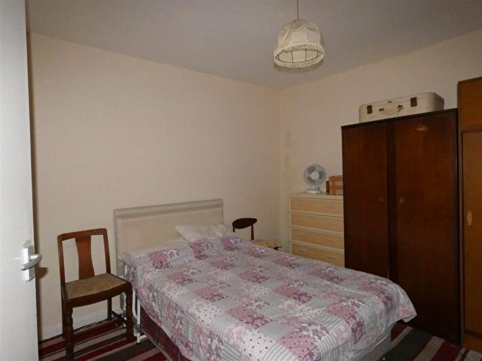 4 Bedroom Detached Bungalow For Sale In Penbanc, Fishguard, SA65