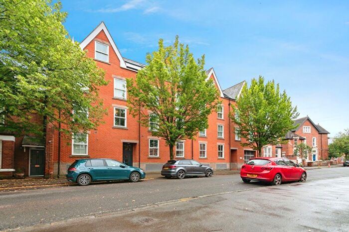 2 Bedroom Flat For Sale In Hope Drive, Nottingham, Nottinghamshire, NG7