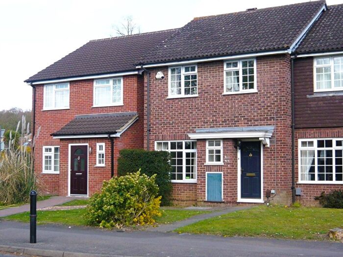 4 Bedroom Semi-Detached House To Rent In Broadacres, Guildford, GU3