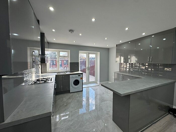 4 Bedroom Semi-Detached House To Rent In Feltham, TW13