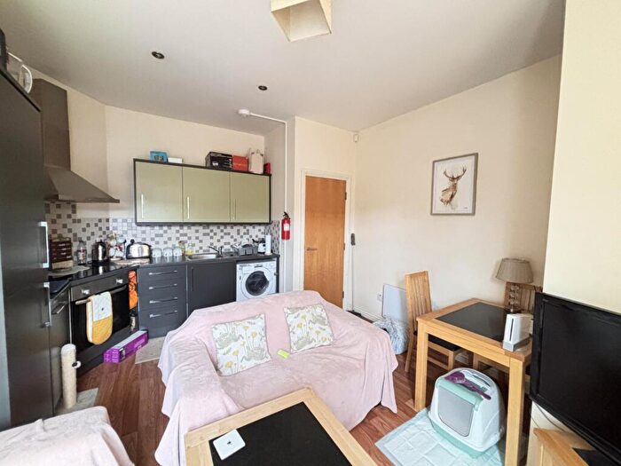1 Bedroom Flat To Rent In Brudenell Grove, Leeds, LS6