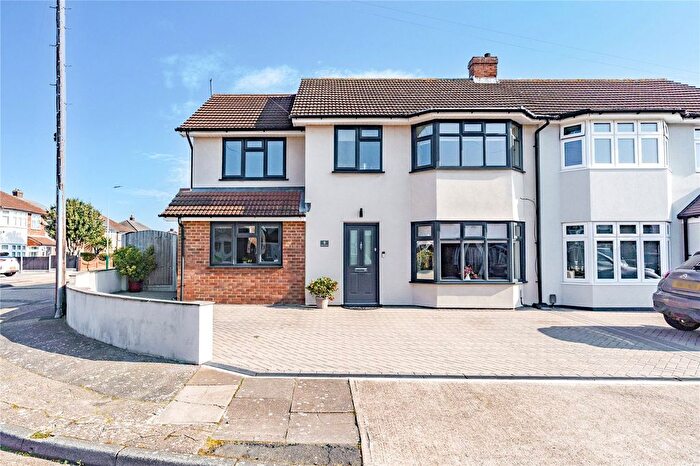 4 Bedroom Semi Detached House For Sale In Wells Gardens, Rainham, RM13