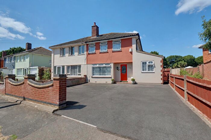 4 Bedroom Semi-Detached House To Rent In Pettycot Crescent, Gosport, PO13