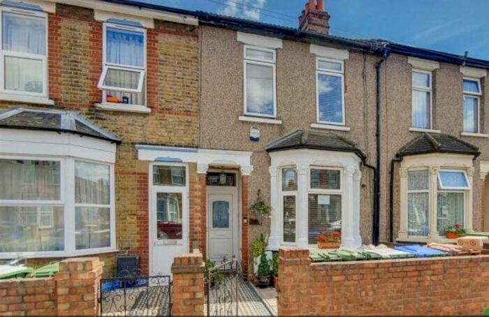 3 Bedroom Semi-Detached House To Rent In Alexandra Road, Erith, DA8